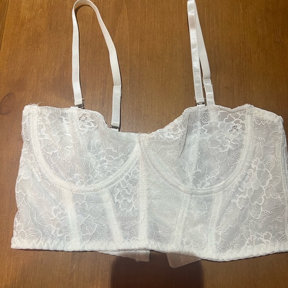 White lace corset top - Picture 4 of 11